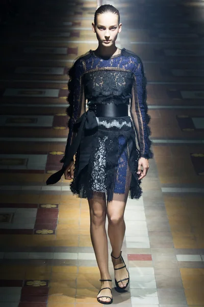 Look 32